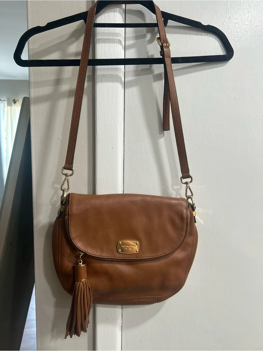 Michael Kors Bedford tassel Leather Convertible crossbody bag EUC